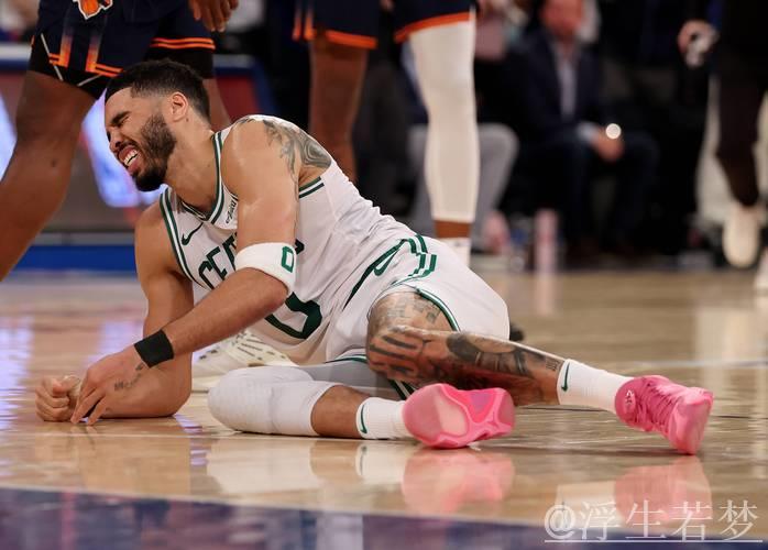 格里芬:塔图姆可能提前复出,但16个月恢复期能有效降低风险 格里芬:塔图姆可能提前复出,但16个月恢复期能有效降低风险