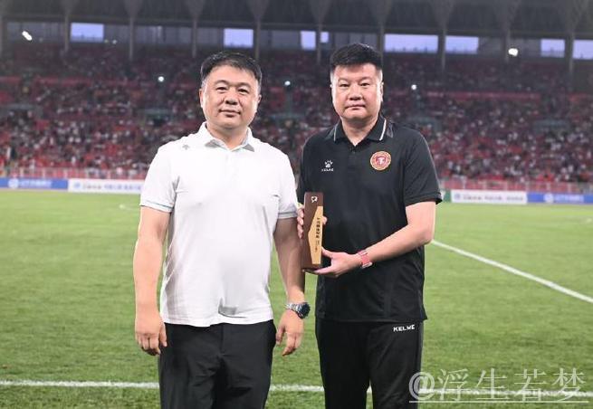辽宁铁人教头李金羽荣膺中甲顶级教练称号